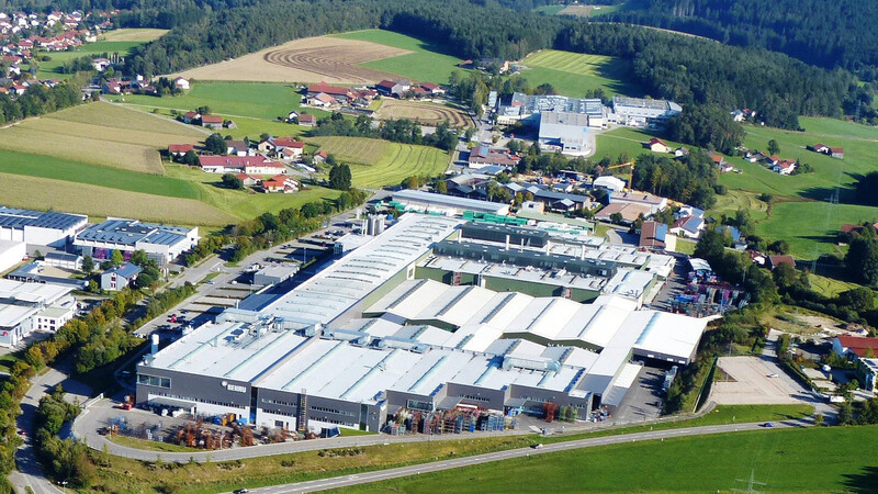 Blick aus der Luft auf das Rehau Werk 11 in der Prof.-Hermann-Staudinger-Straße in Viechtach.