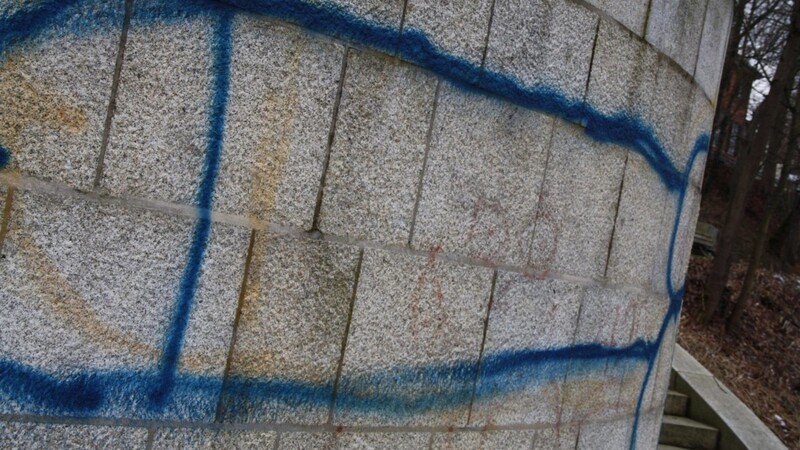 Graffiti-Sprayer haben in Roding erneut ihr Unwesen getrieben.