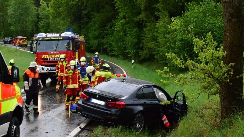Der Fahrer des BMW wurde mittelschwer verletzt.
