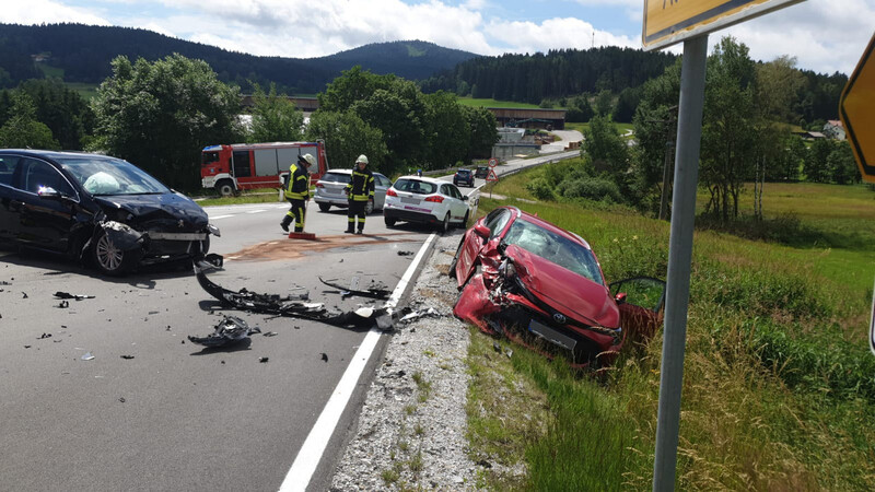 Zwischen Viechtach und Kalteck ist es am Montagvormittag zu einem schweren Unfall gekommen.