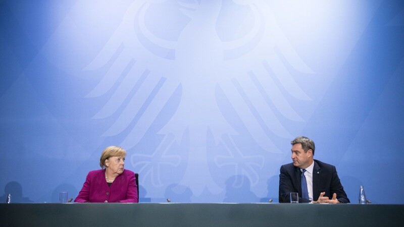 Schon Mitte Oktober sprachen sich Bundeskanzlerin Angela Merkel und CSU-Chef Markus Söder nach einer Bund-Länder-Konferenz für strengere Corona-Regeln aus. An diesem Mittwoch könnten sie umgesetzt werden.