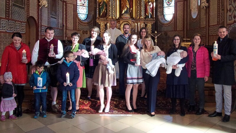 Vier Kinder erhielten das Sakrament der Taufe.