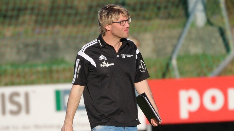 Trainer Andreas Wagner holte mit seinem TSV Bogen gegen die SpVgg Ruhmannsfelden den ersten Saison-Dreier. (Foto: Fabian Roßmann)