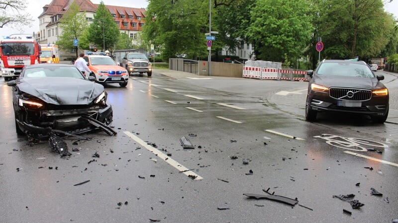 Am Straubinger Bahnhof sind am Mittwochvormittag zwei Autos zusammengestoßen.