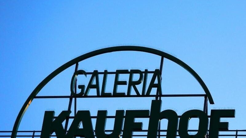 Der Handelsriese Galeria Kaufhof Karstadt musste angesichts der Umsatzeinbrüche durch die Corona-Krise Anfang April Rettung in einem Schutzschirmverfahren suchen (Symbolbild).