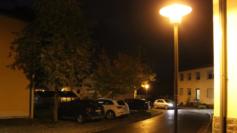 Bald werden die Straßenlaternen, dann mit LED-Leuchtmitteln, die ganze Nacht hindurch brennen