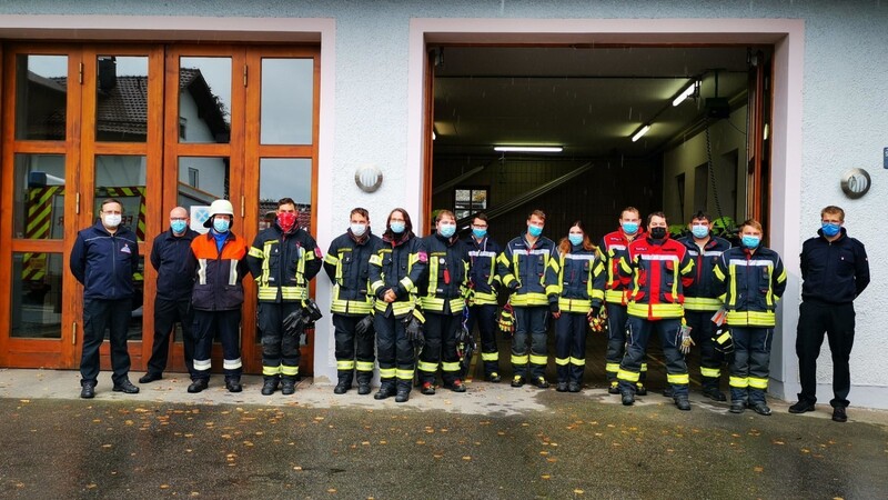Zwölf Feuerwehrfrauen und -männer absolvierten die Ausbildung.