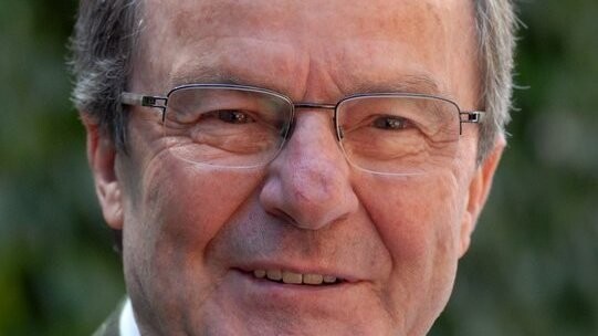 Das Foto vom 04.07.2007 zeigt den Altoberbürgermeister Josef Deimer (CSU) in Landshut (Niederbayern). Deimer war beim Amtsantritt 1970 der jüngste Oberbürgermeister Deutschlands. Als er nach 35 Jahren den Chefsessel im Landshuter Rathaus verließ, war er der dienstälteste OB. Am 29.05.2016 wird Deimer 80 Jahre alt.