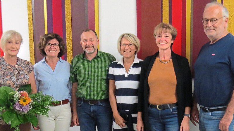 Die Vorstandschaft der Liedertafel, von links: Luise Schmidt (ausgeschieden), Christa Erl, Hermann Wocheslander, Katja Ring, Monika Stadler und Manfred Plomer.