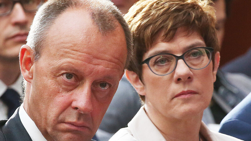 Die Reden von Wirtschaftspolitiker Friedrich Merz und CDU-Chefin Annegret Kramp-Karrenbauer werden mit Spannung erwartet.