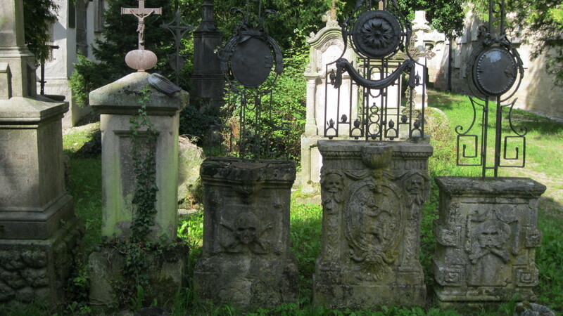Gräber im Friedhof von St. Peter.