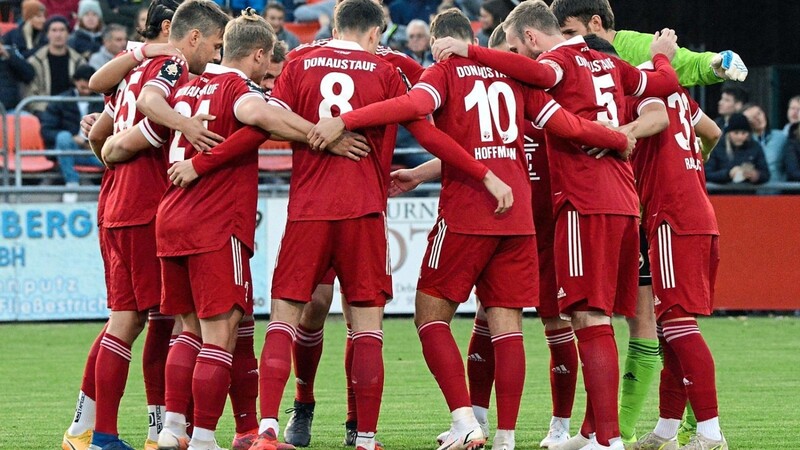 Eine starke Einheit bilden derzeit die Spieler des SV Donaustauf. Seit neun Spielen ist die Mannschaft ungeschlagen.
