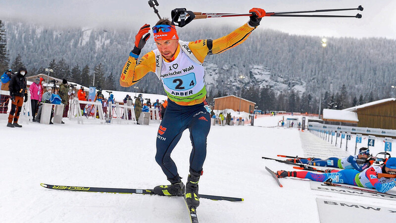 Biathlet Philipp Nawrath beim Staffelsieg der deutschen Männer im Hohenzollern-Skistadion.