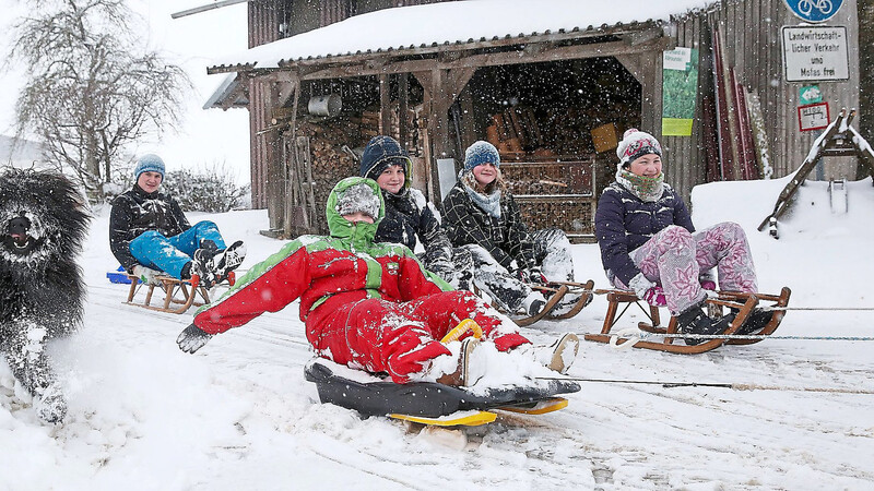 Zwei Tage mehr Weihnachtsferien hat Ministerpräsident Markus Söder für Bayern angeordnet - hoffentlich dann auch mit Schnee, damit Kinder Corona-gerecht viel Zeit im Freien verbringen.