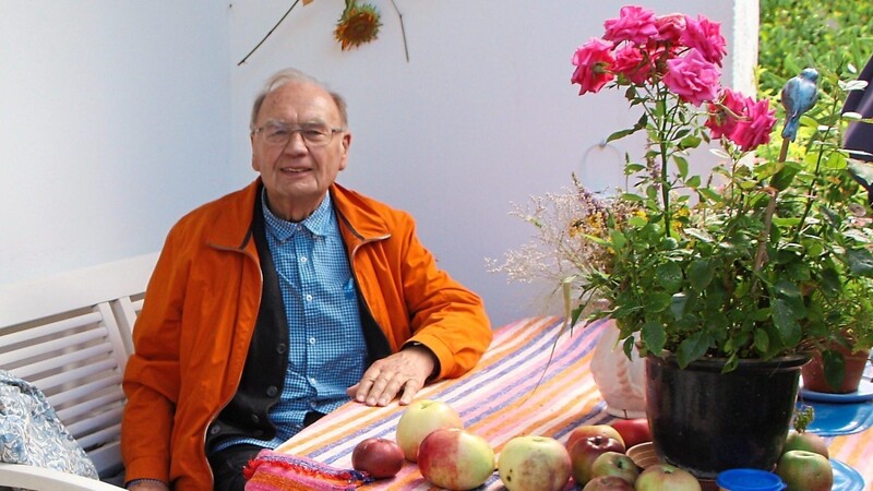 Alois Hiebl zu Hause in seinem Garten: In den vergangenen Jahren war es ruhiger um ihn geworden.