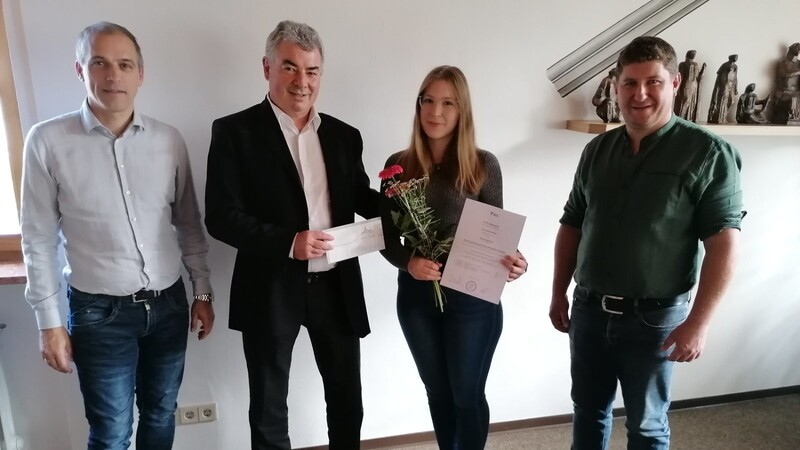 Verena Meindl mit den Bürgermeistern der Gemeinden Velden, Wurmsham und Neufraunhofen.