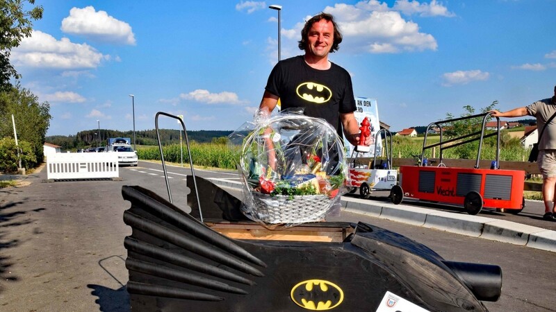 Den Preis für die schönste Seifenkiste gewann Christian Mayer für seine Batman-Variante.