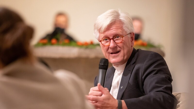 Der bayerische Landesbischof und Ratsvorsitzende der Evangelischen Kirche, Heinrich Bedford-Strohm, betont den Schutz des Lebens.