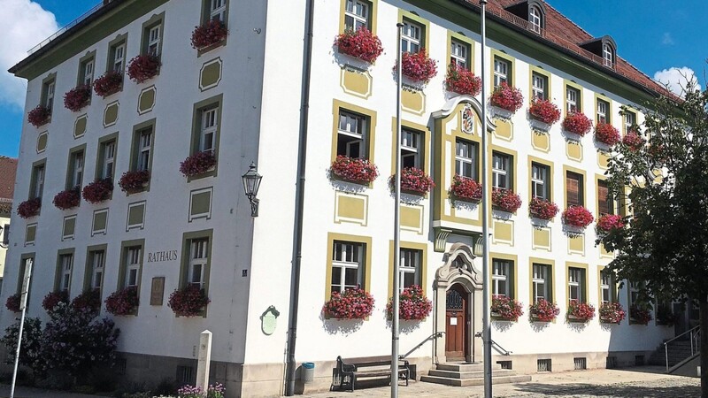 Das Neue Rathaus in Bad Kötzting wird behindertengerecht. Der Stadtrat hat die Aufträge für den neuen Anbau und den Aufzug vergeben. In den nächsten Wochen sollen die Arbeiten beginnen.