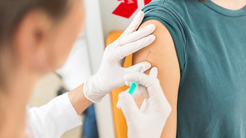 In der Woche beginnend mit dem Ostermontag sollen an die Arztpraxen insgesamt rund eine Millionen Impfdosen geliefert werden.