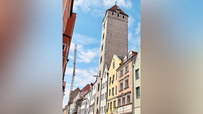 Der Goldene Turm ist mit seinen 50 Metern Höhe der höchste Wohnturm, nördlich der Alpen.