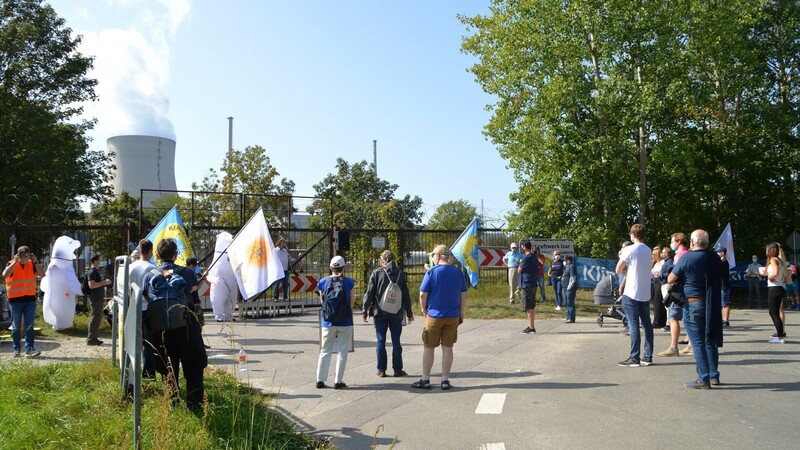 Die Teilnehmer demonstrierten für einen Ausstieg aus dem Atomausstieg und einen Weiterbetrieb der deutschen Kraftwerke