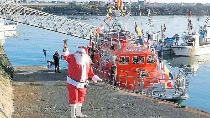Der Père Noël (der Weihnachtsmann), ist an der französischen Atlantikküste Ersatz für das Christkind. Bei seiner Ankunft mit dem Rettungsboot "Prince d'Eckmühl" gibt es Bonbons für die Kinder.