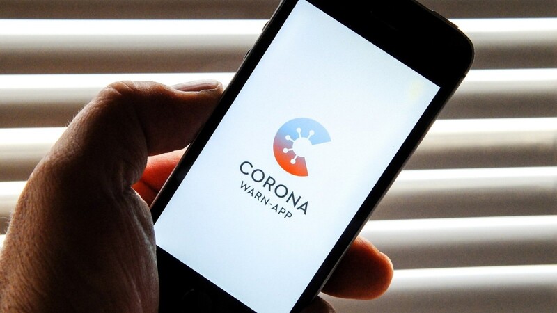Groß ist die Sorge, dass es viele Bundesbürger ablehnen, die Corona-Warn-App auf ihrem Handy zu installieren.