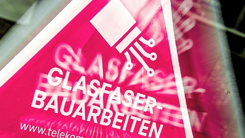 Auf dem Plan beginnen am 25. April mit dem offiziellen Spatenstich die Glasfaser-Bauarbeiten der Telekom in Moosburg.