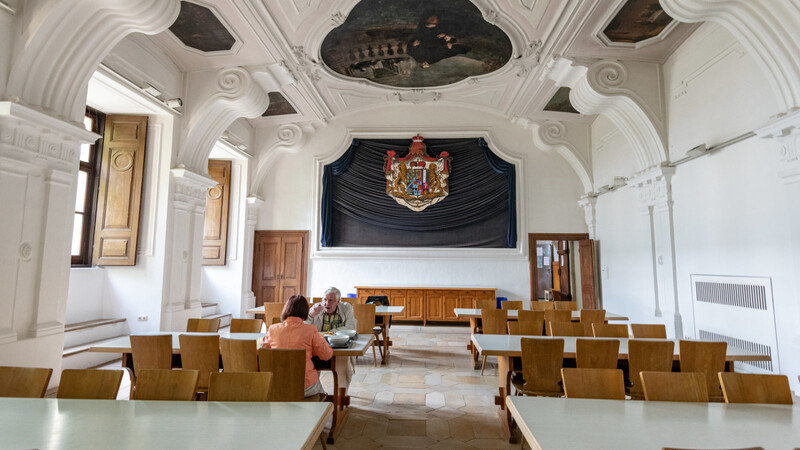 Das ehemalige Mönchsrefektorium von St. Emmeram ist zum Speisesaal umfunktioniert worden.