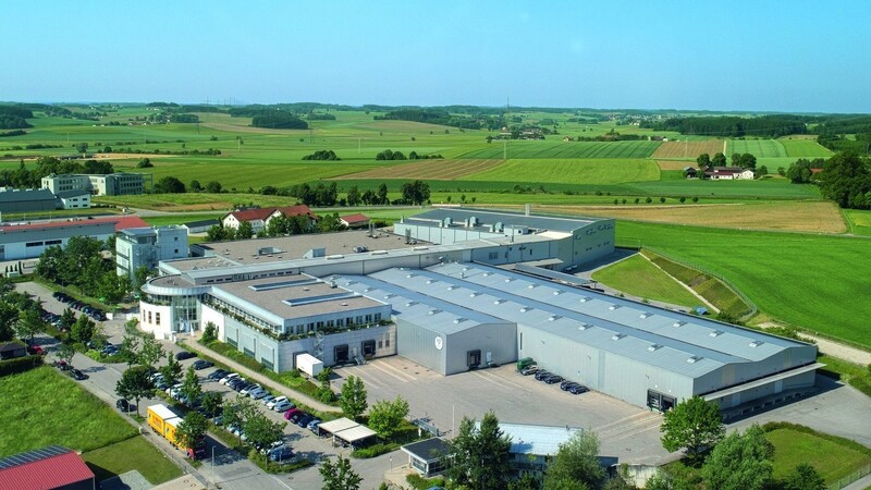 Die Tabakfabrik Pöschl ist der größte Arbeitgeber in der Marktgemeinde.