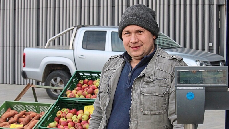 Marco Meier bietet ab sofort jeden Freitag auf dem Donaumarkt sein Bio-Obst und Gemüse an.