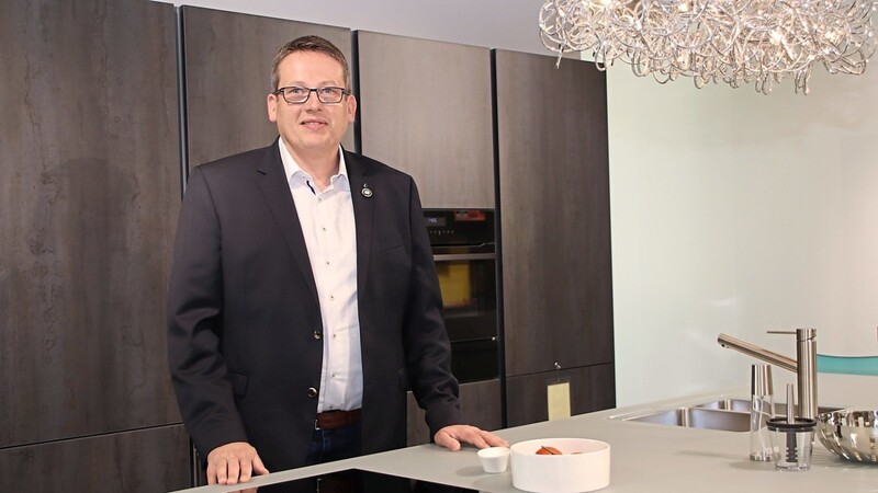 Jochen Schreiner hat als Erstes seine Abteilung für Küchen und Esszimmer wieder geöffnet.