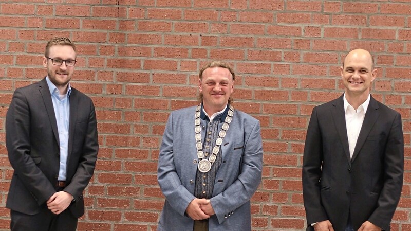 Drei neue Bürgermeister für Nandlstadt: Bürgermeister Gerhard Betz (Mitte) wird von Rainer Klier (links) und Michael Schranner unterstützt.