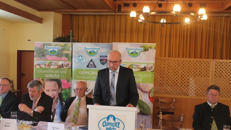 Dem Domspitzmilch-Vorstandsvorsitzender Markus Götz zufolge erreichte der Milchpreis 2022 "nicht gekannte Rekordwerte".
