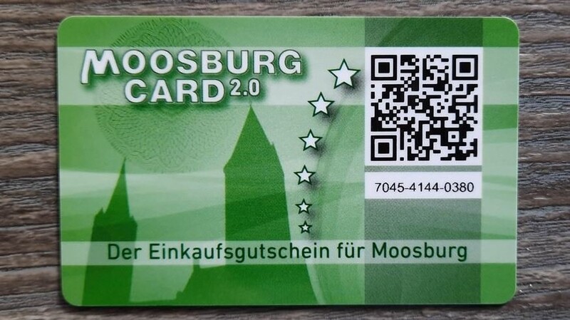 Das ist sie, die Moosburg-Card 2.0. Gerade in Pandemie-Zeiten hilft sie, die Wirtschaft in der Innenstadt am leben zu halten.