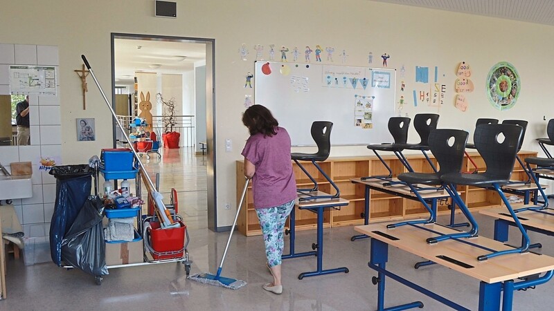 In den Klassenzimmern werden stationäre Belüftungsgeräte installiert, was den Haushalt mit bis zu 800 000 Euro belasten wird.