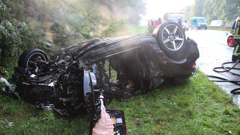 Nach dem Zusammenprall hatte der Mercedes des 50-Jährigen sofort Feuer gefangen.