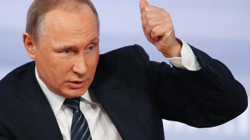 Russlands Präsident Wladimir Putin geht im Syrien-Konflikt auf die USA zu. Gleichzeitig teilt er kräftig gegen die Türkei aus.