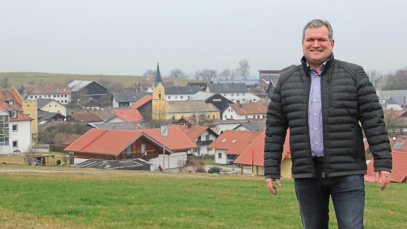 Blick vom Kellerberg Richtung Dorfmitte: Hans-Jürgen Laumer möchte die nächsten sechs Jahre Bürgermeister in Zandt sein.
