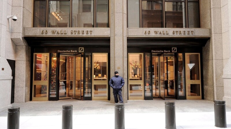 Eine Deutsche-Bank-Filiale in New York. Das Geldinstitut soll dubiose Überweisungen des US-Präsidenten verschleiert haben.
