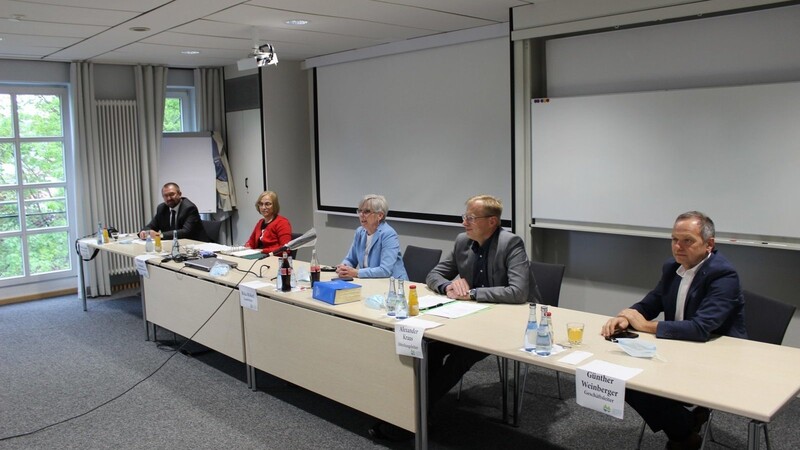 Bei der Pressekonferenz im Mai (Foto) hatte es noch geheißen, die Wahl in Zwiesel müsse wiederholt werden.