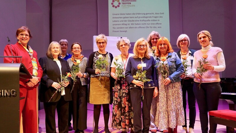 Einige der ehrenamtlichen Helferinnen, die in den vergangenden 30 Jahren das Frauenfrühstück mitorganisierten, links die jetzige Koordinatorin Elke von Winning.