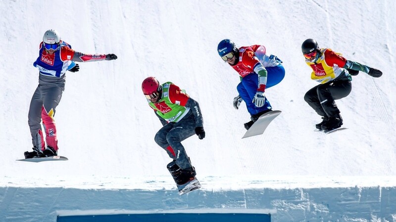 HÖHENFLUG UND TIEFER FALL liegen beim Snowboardcross eng beieinander. Im schweizerischen Veysonnaz hat's für Martin Nörl (links) nicht so recht geklappt, dafür feierte er heuer bei der Weltmeisterschaft mit Rang fünf den größten sportlichen Erfolg seiner Karriere.