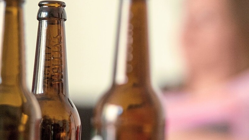 Jugendliche auf dem Land kommen laut Studie eher mit Alkohol in Berührung als in der Stadt.