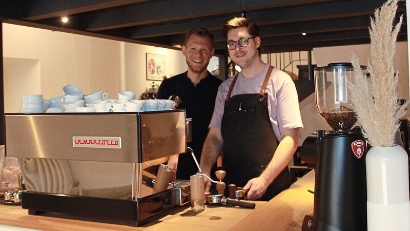 Die Gründer und Inhaber der Kaffeerösterei Torreo: Die Regensburger Maximilian Müller und Raphael Waas.