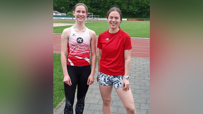 Agnes Leitgeb (l.) und Pia Stern vom TSV Deggendorf zeigten beim Kaderwettkampf starke Leistungen.