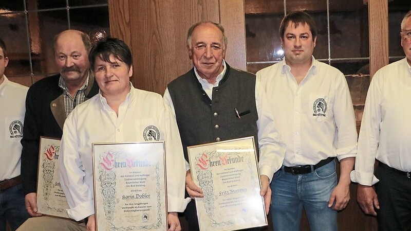 Die Führung der Züchtervereinigung zusammen mit den drei neuen Ehrenmitgliedern Hans Laumer, Karin Dobler und Fritz Bummer (v.l.)