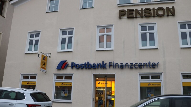 Noch ist die Postbank Filiale für Kunden und Paketdienstleistungen der Deutschen Post geöffnet.