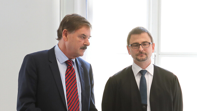 Andreas Bohmeyer (links) mit Anwalt Stephan Weiß, der die Stadt in der arbeitsrechtlichen Auseinandersetzung mit Stefanje Weinmayr vertritt.